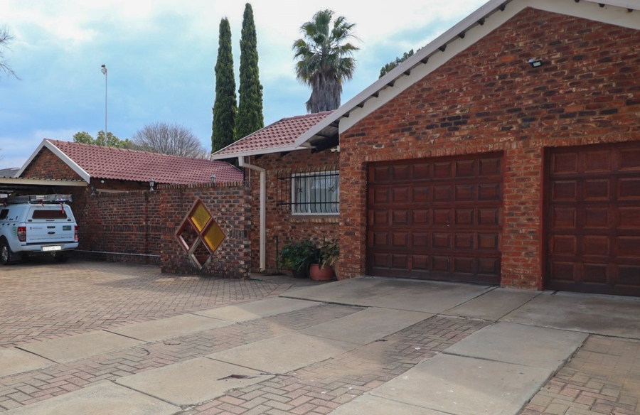 4 Bedroom Property for Sale in La Hoff North West